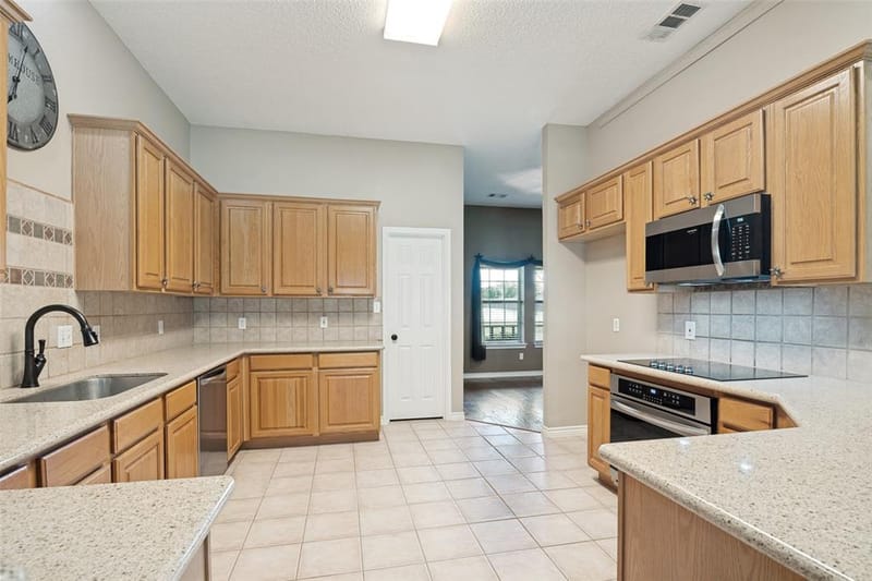 6630 Meadow Ridge Circle, Nevada TX 75173 - Photo 8
