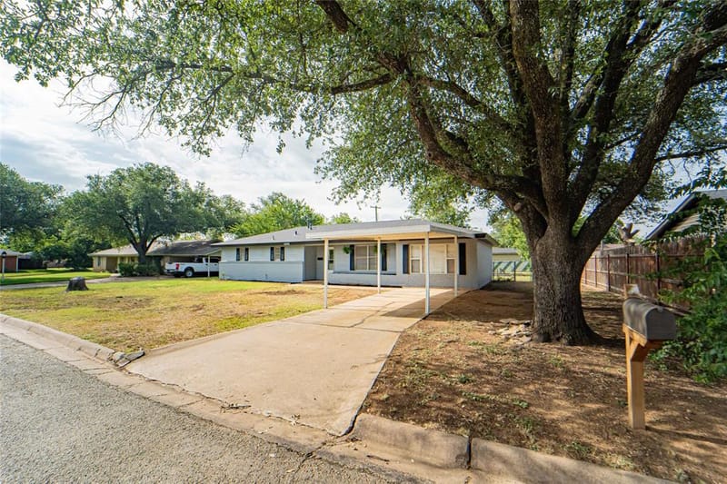 1505 Westridge Circle, Breckenridge TX 76424 - Photo 2