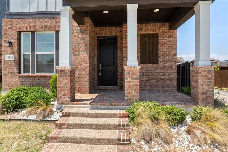 4310 Indigo Lark Lane, Arlington TX 76005 - Photo 2