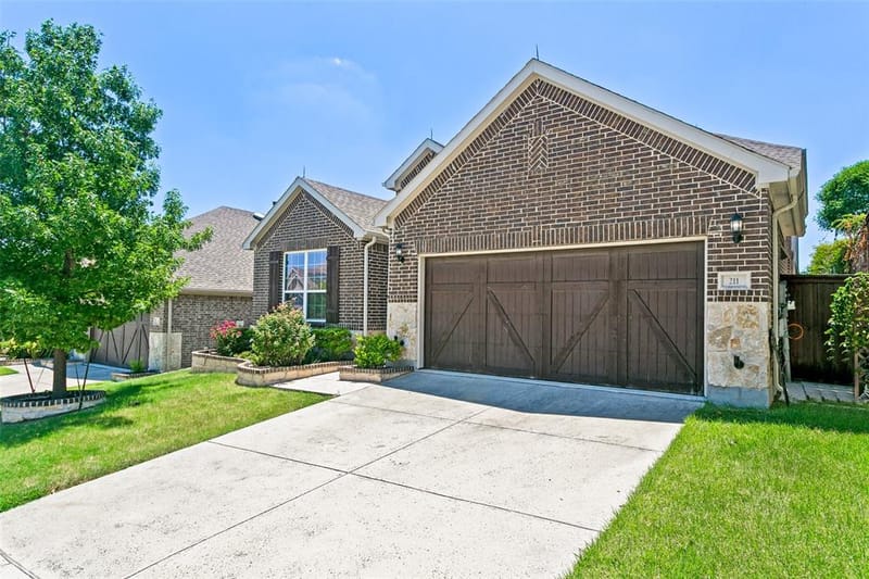 211 Copper Canyon Drive, Lewisville TX 75067 - Photo 2
