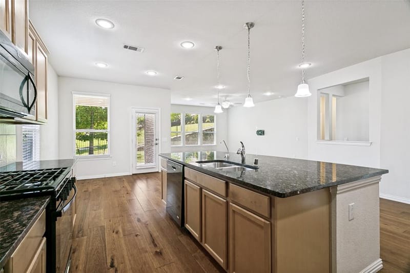 211 Copper Canyon Drive, Lewisville TX 75067 - Photo 9