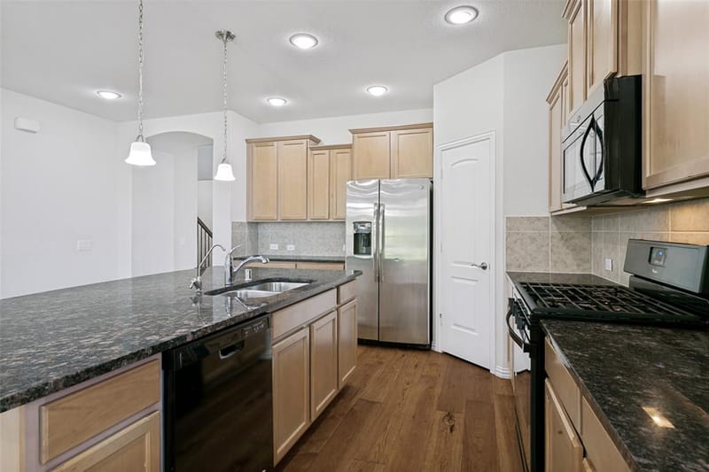 211 Copper Canyon Drive, Lewisville TX 75067 - Photo 10