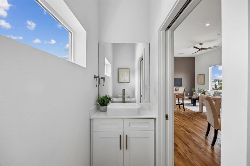 2611 Hondo Avenue # 102, Dallas TX 75219 - Photo 21