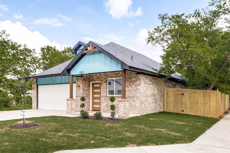 1329 Arizona Avenue, Fort Worth TX 76104 - Photo 2
