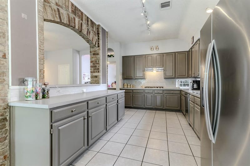 2206 S Branch Drive, Arlington TX 76001 - Photo 6