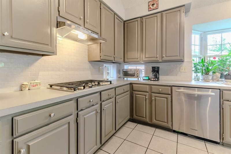 2206 S Branch Drive, Arlington TX 76001 - Photo 3