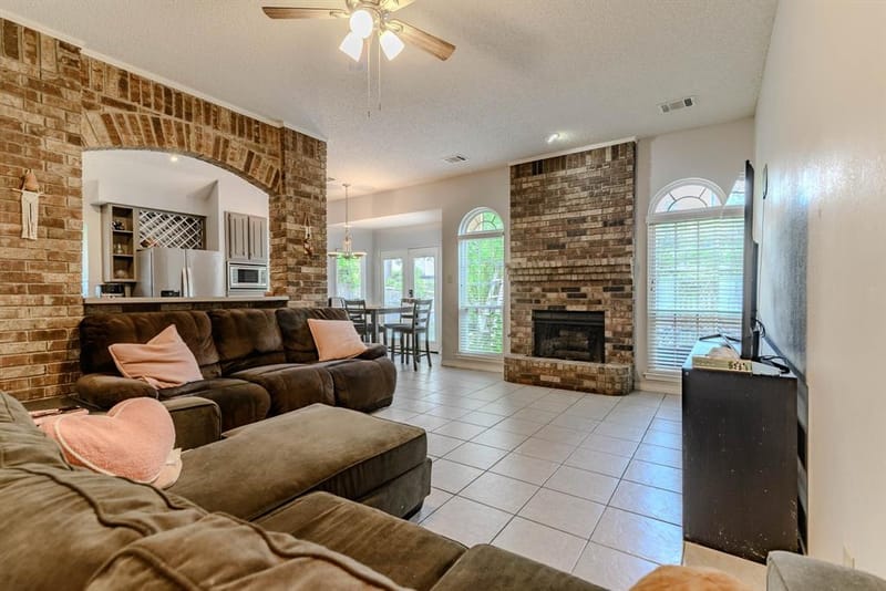 2206 S Branch Drive, Arlington TX 76001 - Photo 11