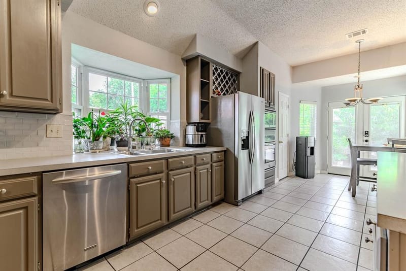 2206 S Branch Drive, Arlington TX 76001 - Photo 4