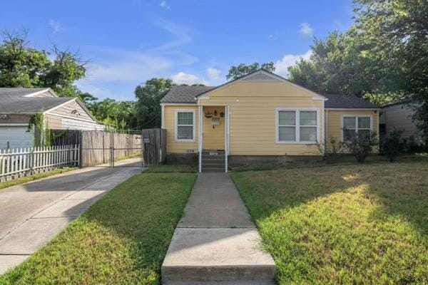 1005 W Clarence Street W, Fort Worth TX 76117 - Photo 2