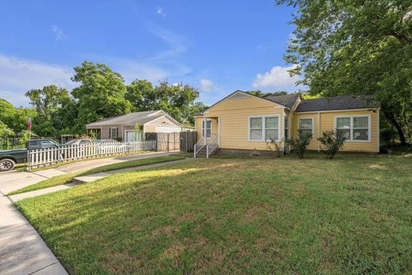 1005 W Clarence Street W, Fort Worth TX 76117 - Photo 3