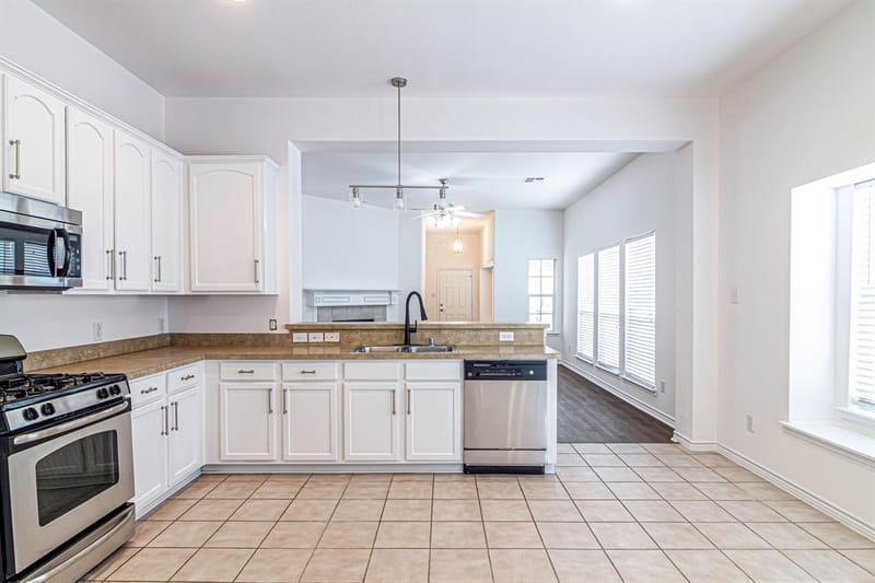 1609 Jasmine Trail, Savannah TX 76227 - Photo 4