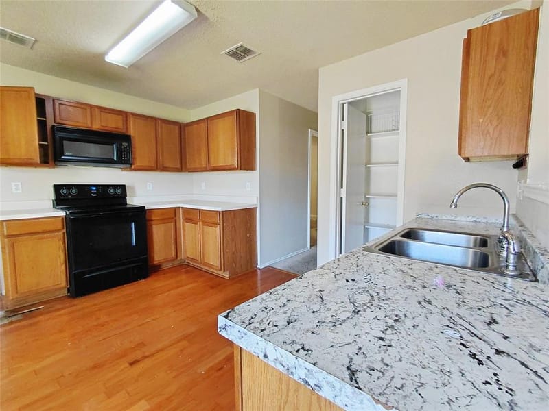2123 W Grove Lane, Grand Prairie TX 75052 - Photo 5
