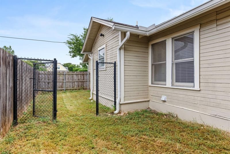 515 W 6th Street, McGregor TX 76657 - Photo 22