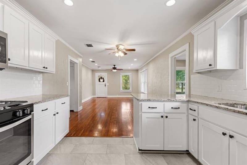 515 W 6th Street, McGregor TX 76657 - Photo 9