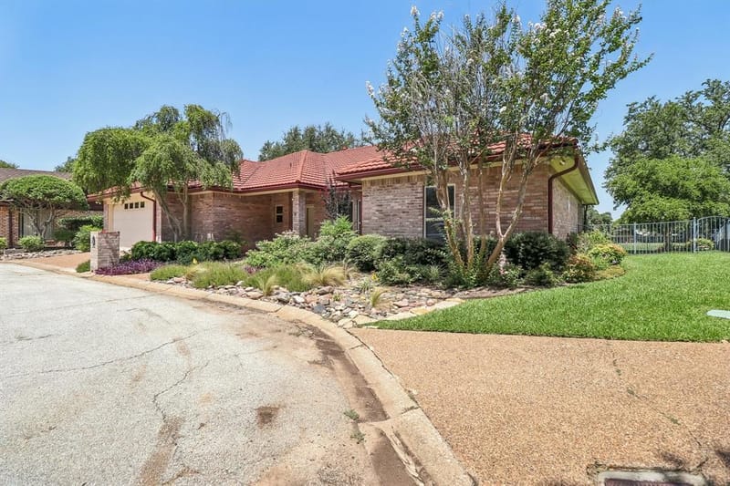 824 Havenwood Lane S, Fort Worth TX 76112 - Photo 2