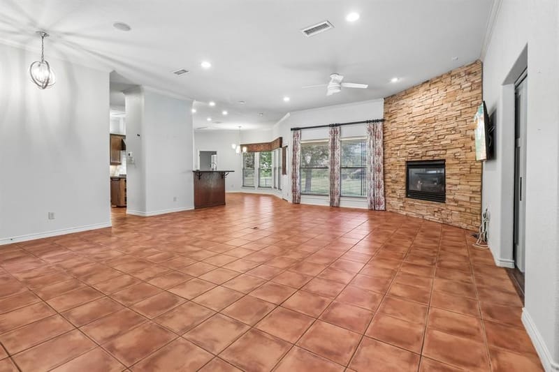 824 Havenwood Lane S, Fort Worth TX 76112 - Photo 4