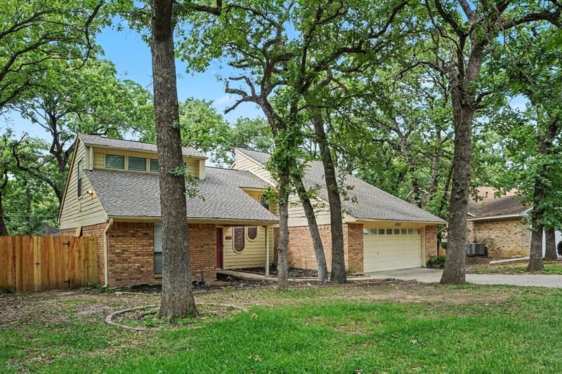 4715 Burning Springs Drive, Arlington TX 76017 - Photo 2