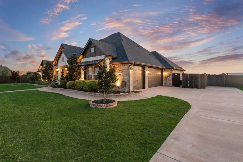 6031 Waggoner Way, Midlothian TX 76065 - Photo 2