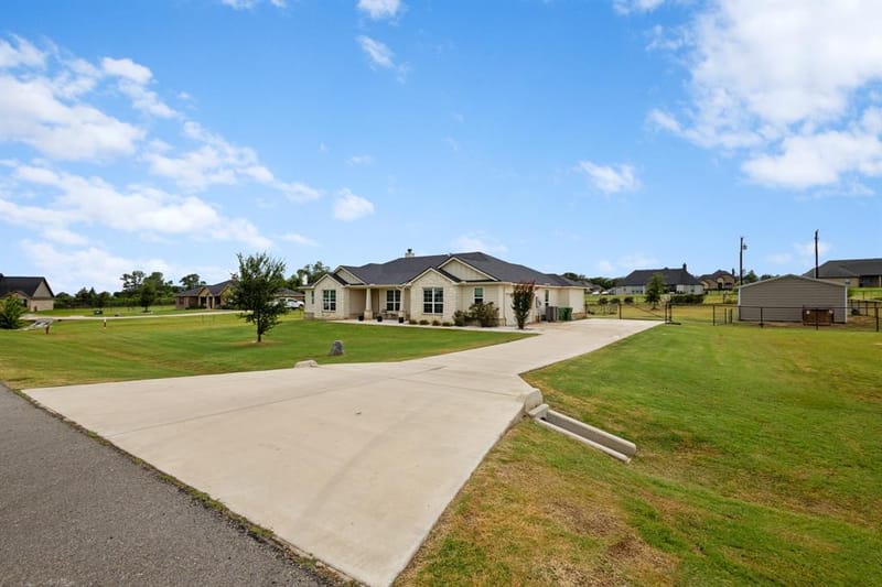 170 Spring Creek Circle, Paradise TX 76073 - Photo 2