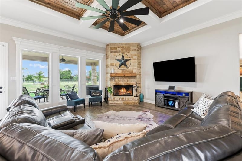140 Clayton Crossing, Springtown TX 76082 - Photo 5