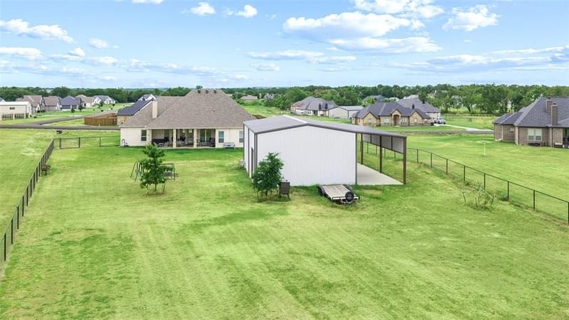 140 Clayton Crossing, Springtown TX 76082 - Photo 38