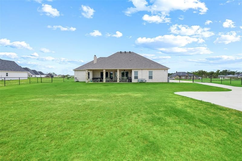 140 Clayton Crossing, Springtown TX 76082 - Photo 33