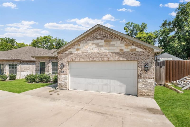 899 E Jefferson Street, Van Alstyne TX 75495 - Photo 2