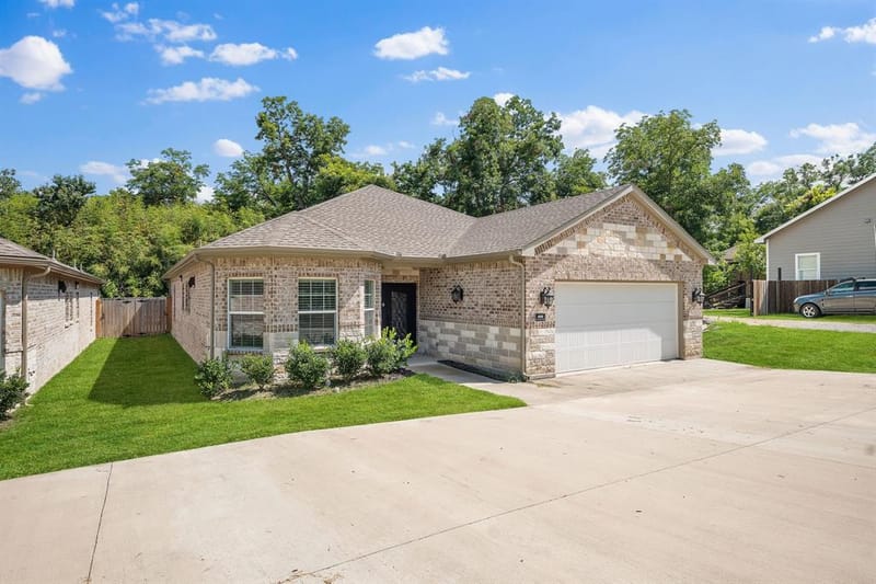 899 E Jefferson Street, Van Alstyne TX 75495 - Photo 3