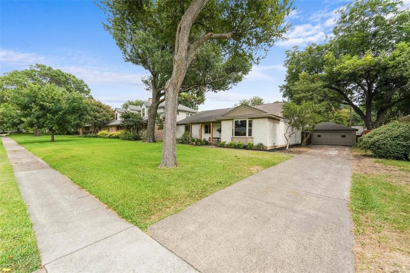 925 Fernwood Drive, Richardson TX 75080 - Photo 2