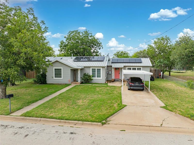 1006 N Live Oak Street, Breckenridge TX 76424 - Photo 2