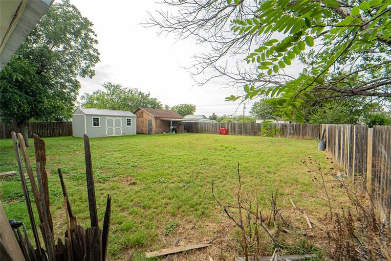 1006 N Live Oak Street, Breckenridge TX 76424 - Photo 29