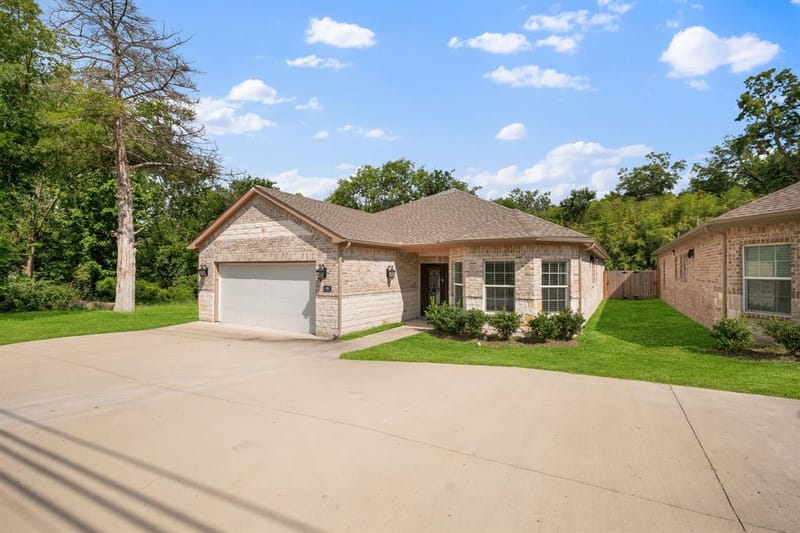 901 E Jefferson Street, Van Alstyne TX 75495 - Photo 2