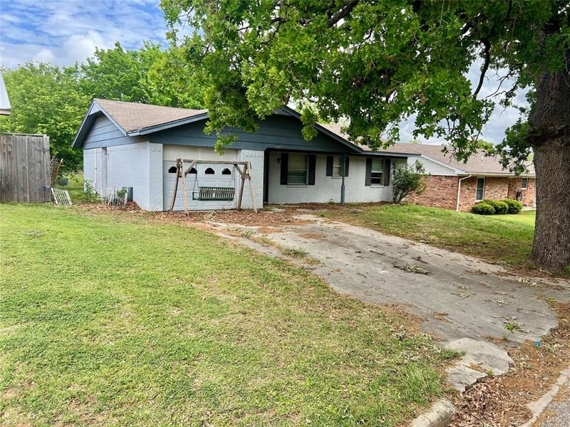 233 Hillcrest Drive, Nocona TX 76255 - Photo 13