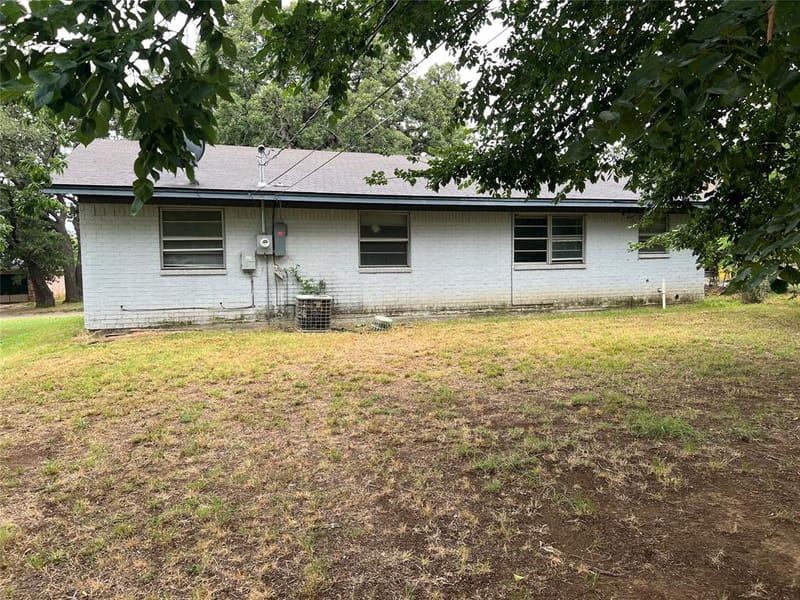 233 Hillcrest Drive, Nocona TX 76255 - Photo 3
