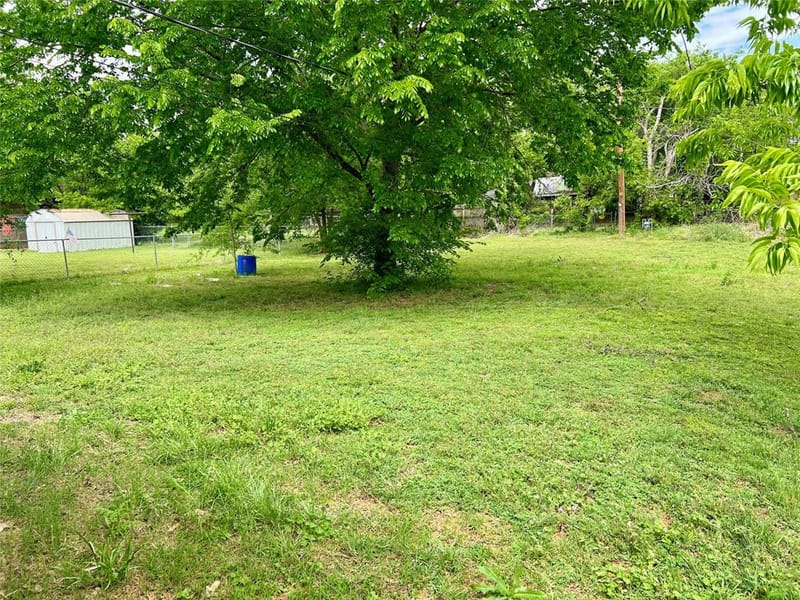 233 Hillcrest Drive, Nocona TX 76255 - Photo 8