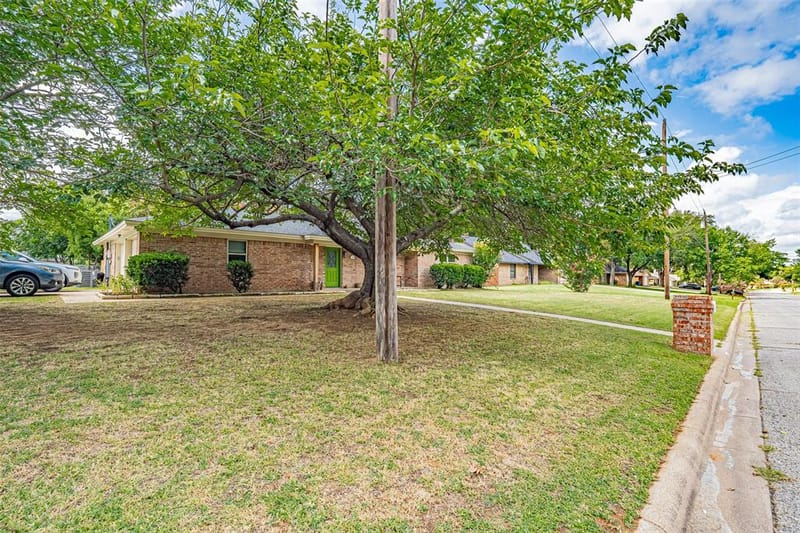 1300 4th Street, Granbury TX 76048 - Photo 2