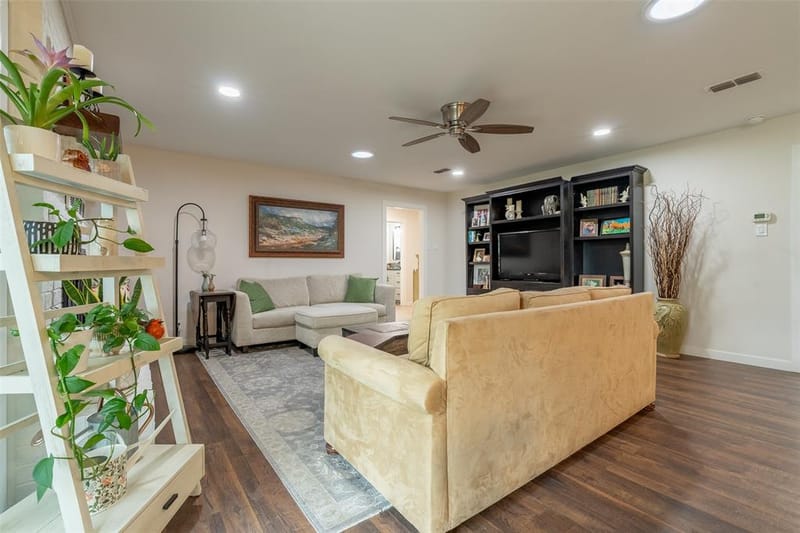 1300 4th Street, Granbury TX 76048 - Photo 6