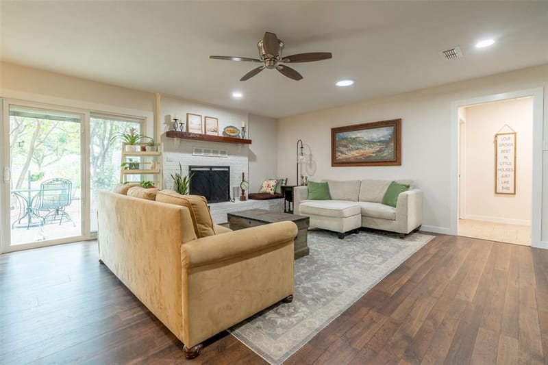 1300 4th Street, Granbury TX 76048 - Photo 7