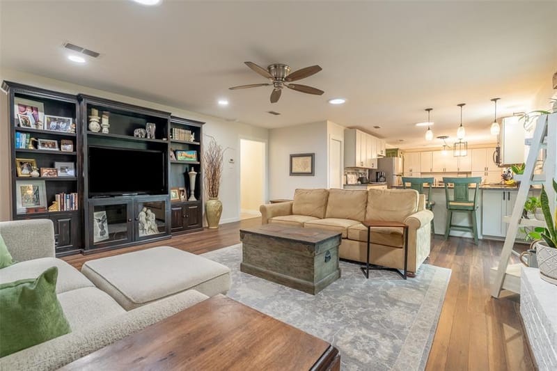 1300 4th Street, Granbury TX 76048 - Photo 5