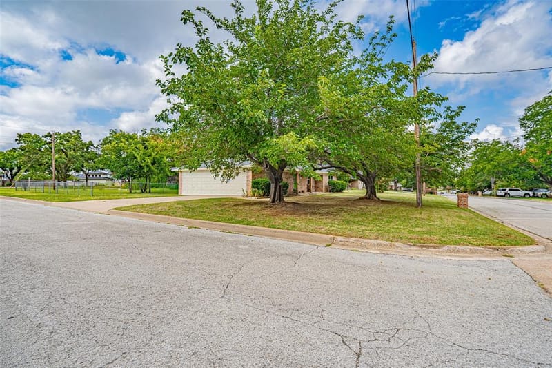 1300 4th Street, Granbury TX 76048 - Photo 24