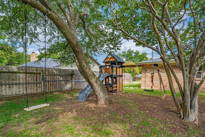 1300 4th Street, Granbury TX 76048 - Photo 31