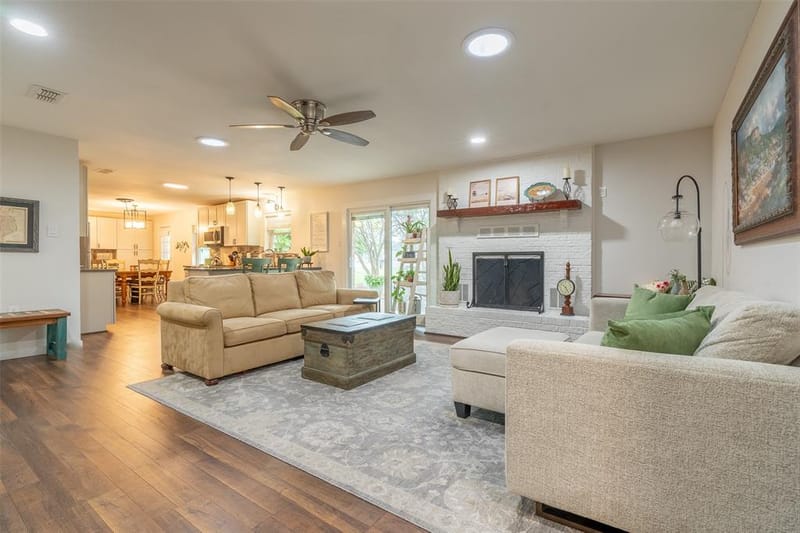 1300 4th Street, Granbury TX 76048 - Photo 8