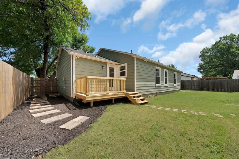 1104 E Russell Avenue, Carrollton TX 75006 - Photo 27