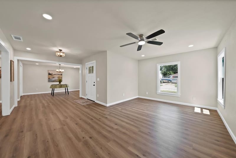 1104 E Russell Avenue, Carrollton TX 75006 - Photo 2
