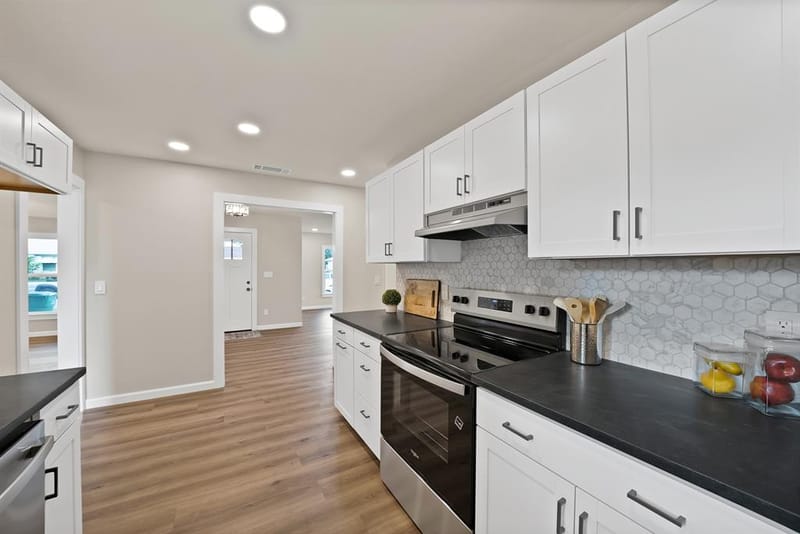 1104 E Russell Avenue, Carrollton TX 75006 - Photo 12