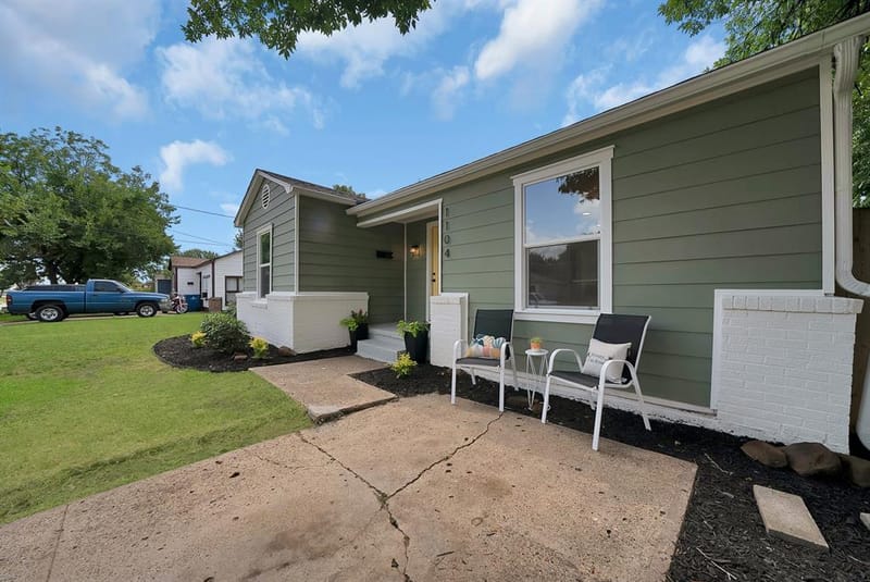 1104 E Russell Avenue, Carrollton TX 75006 - Photo 7