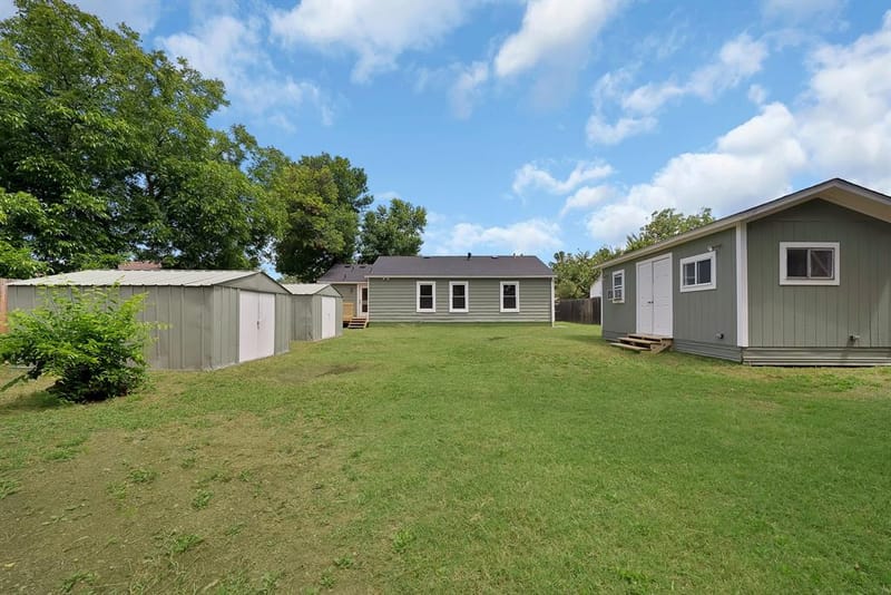 1104 E Russell Avenue, Carrollton TX 75006 - Photo 32