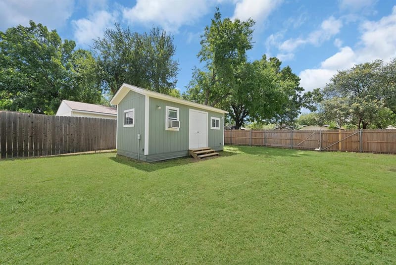 1104 E Russell Avenue, Carrollton TX 75006 - Photo 30