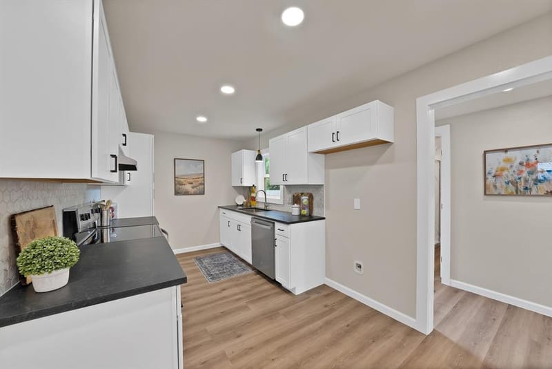 1104 E Russell Avenue, Carrollton TX 75006 - Photo 10
