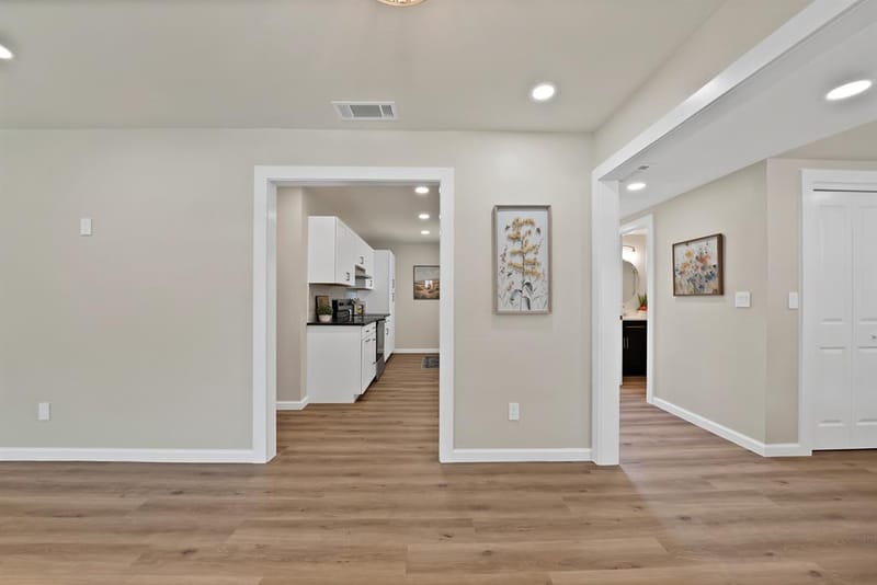 1104 E Russell Avenue, Carrollton TX 75006 - Photo 14
